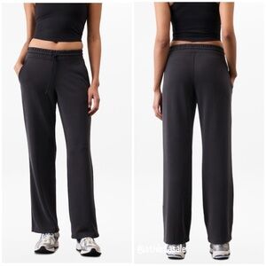 NWT Athleta Seasoft Mid Rise Straight Pant | Black
